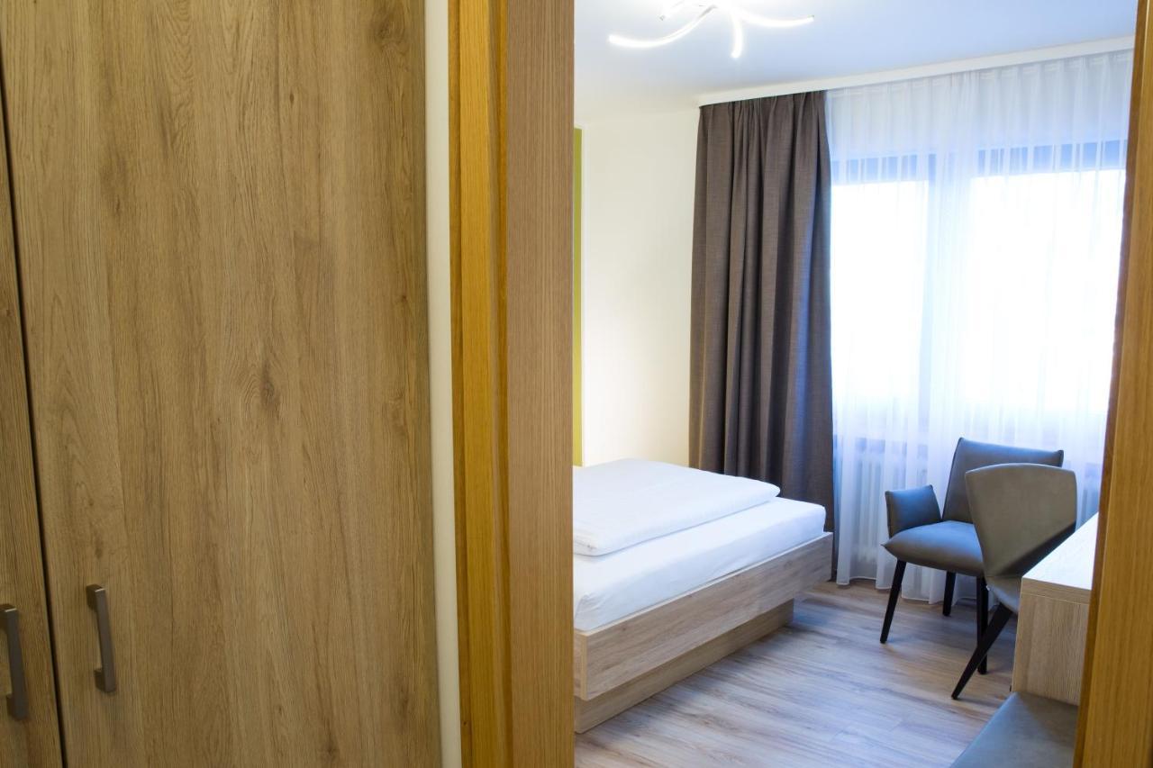 Gaestehaus Hotel Wilms ケルン エクステリア 写真
